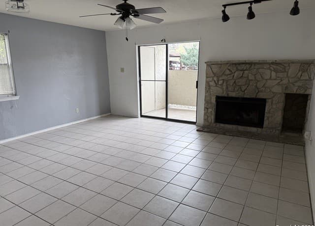 1-bedroom rental at 5322 Medical Unit E107 in San Antonio, TX — photo 3
