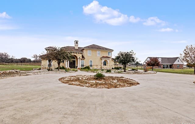 4-bedroom rental at 113 Abrego Mount in Floresville, TX — photo 4