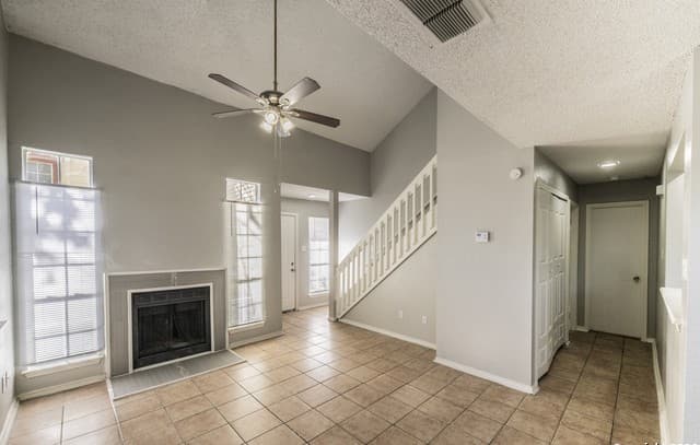 3-bedroom rental at 7524 Oak Chase in San Antonio, TX — photo 4
