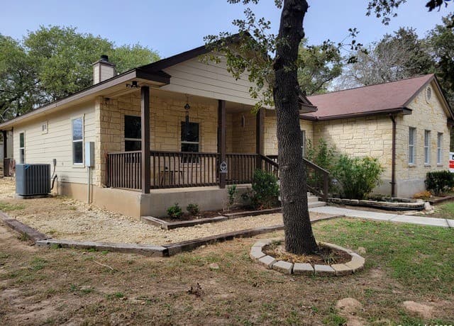 Home for sale at 254 County Road 6876 in Natalia, TX — photo 2