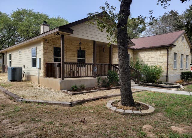 Home for sale at 254 County Road 6876 in Natalia, TX — photo 3