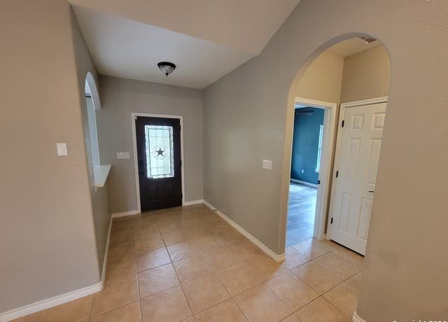 Home for sale at 254 County Road 6876 in Natalia, TX — photo 4