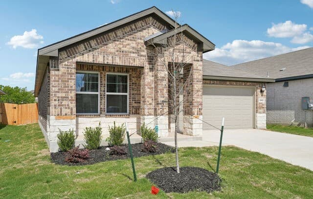 4-bedroom rental at 10003 Briceway Gap in San Antonio, TX — photo 3