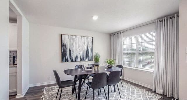 5-bedroom rental at 4915 Casual Water in San Antonio, TX — photo 4