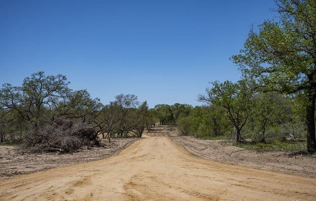 rental at 2721 County Road 770 in Natalia, TX — photo 5