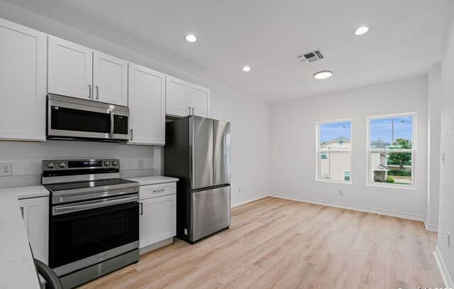 3-bedroom rental at 1518 S Walters Unit 102 in San Antonio, TX — photo 3