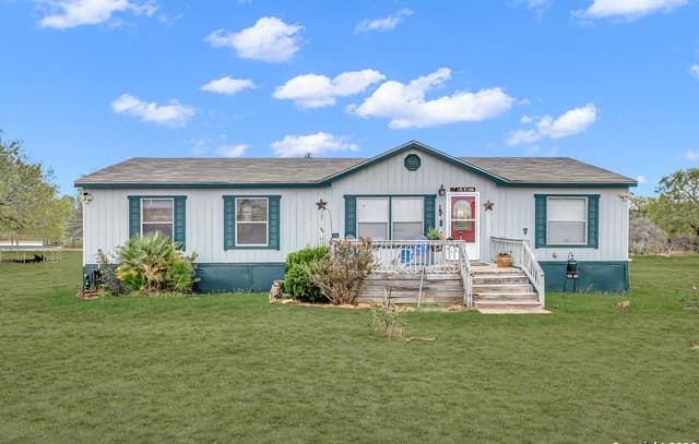 4-bedroom rental at 138 County Road 2665 in Devine, TX — photo 1