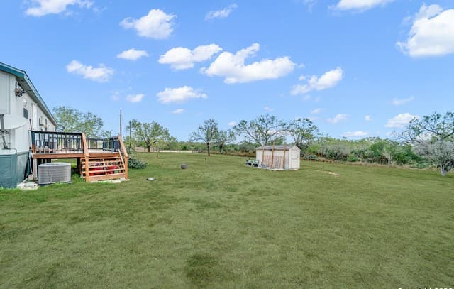 4-bedroom rental at 138 County Road 2665 in Devine, TX — photo 5