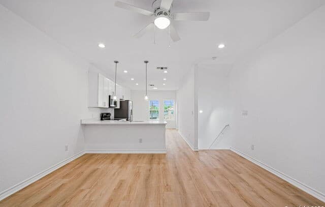 3-bedroom rental at 1303 Essex St Unit 102 in San Antonio, TX — photo 2