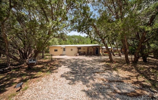 Home for sale at 946 Frontier Ln in Bandera, TX — photo 3