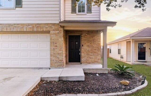 3-bedroom rental at 5519 Red Cyn in San Antonio, TX — photo 3