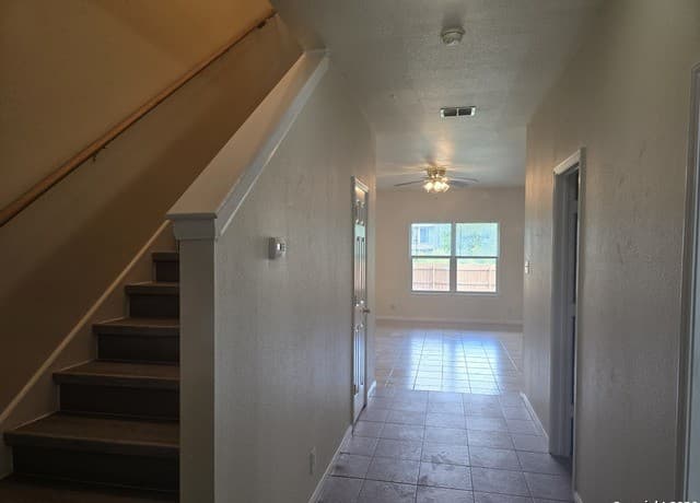 4-bedroom rental at 4103 St Charles Bay in San Antonio, TX — photo 3