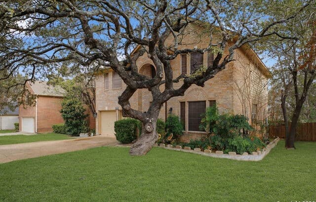 4-bedroom rental at 21714 Cliff View in San Antonio, TX — photo 3