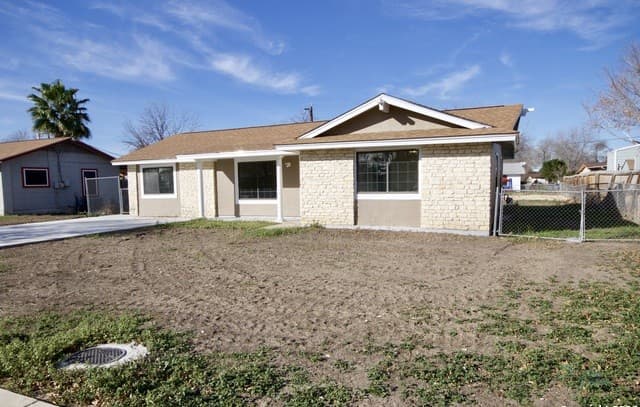 4-bedroom rental at 7107 Westlawn Dr in San Antonio, TX — photo 2