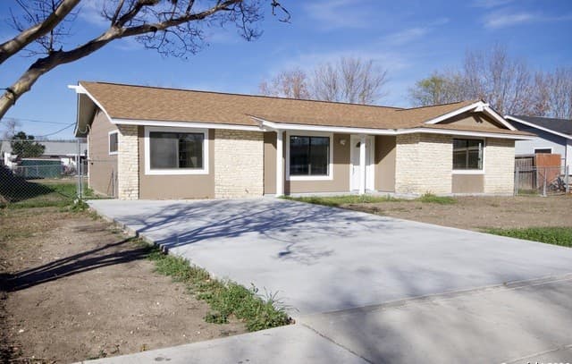 4-bedroom rental at 7107 Westlawn Dr in San Antonio, TX — photo 3