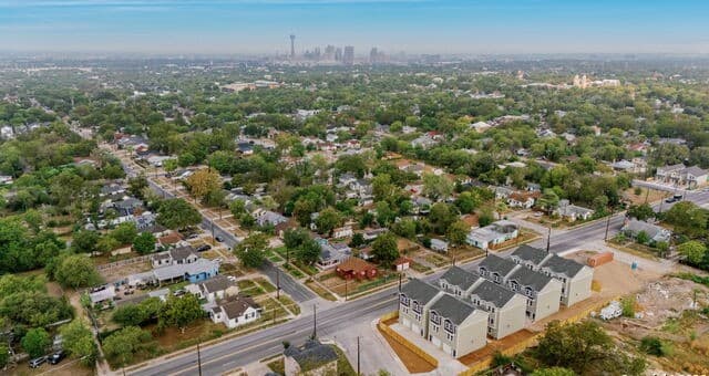 rental at 1510 S Essex St 101,102 in San Antonio, TX — photo 3