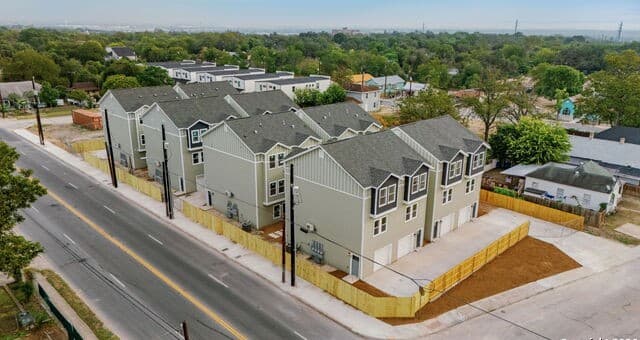 rental at 1303 Essex St 201,202 in San Antonio, TX — photo 1
