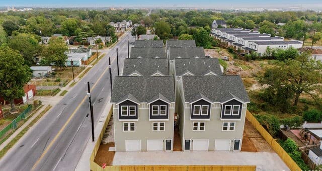 rental at 1303 Essex St 201,202 in San Antonio, TX — photo 4