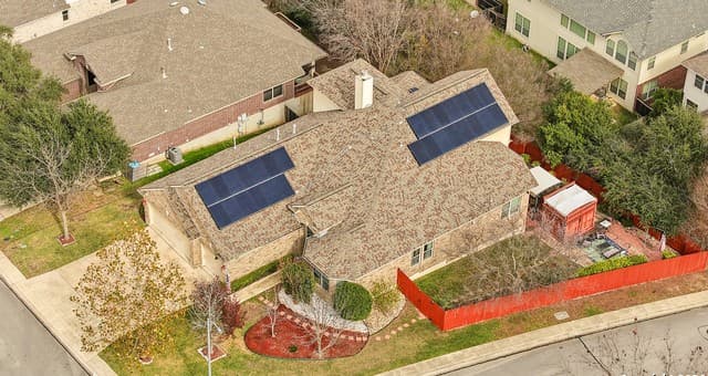 Home for sale at 1402 Mesa Crk in San Antonio, TX — photo 2