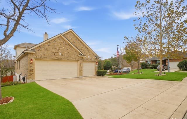 Home for sale at 1402 Mesa Crk in San Antonio, TX — photo 5