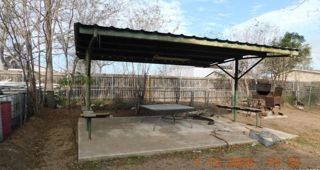 3-bedroom rental at 522 Avenue B in Poteet, TX — photo 5