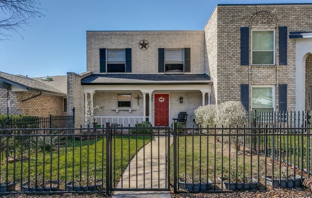 3-bedroom rental at 406 Amistad Blvd in Universal City, TX — photo 1