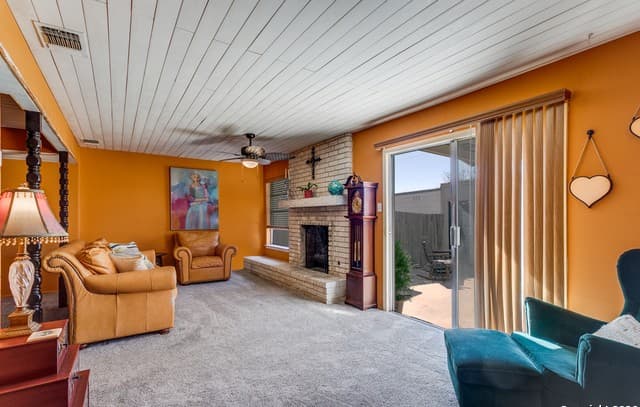 3-bedroom rental at 406 Amistad Blvd in Universal City, TX — photo 4