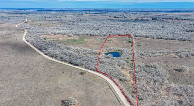 rental at 11.6 ACRES Cr 114 in Nixon, TX — photo 1