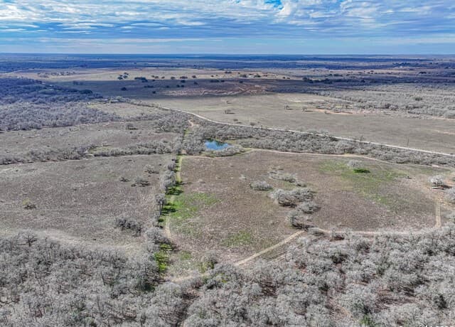 rental at 11.6 ACRES Cr 114 in Nixon, TX — photo 5
