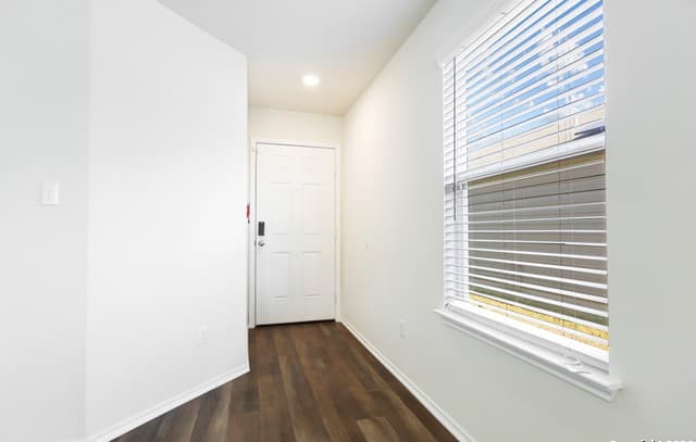 3-bedroom rental at 550 Retama in San Antonio, TX — photo 3
