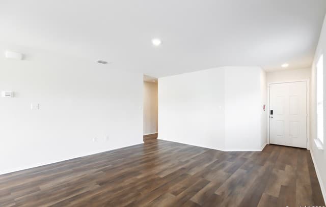 3-bedroom rental at 550 Retama in San Antonio, TX — photo 4