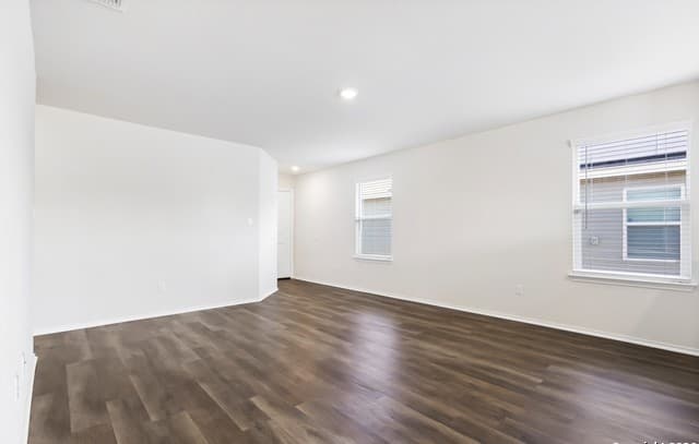 3-bedroom rental at 550 Retama in San Antonio, TX — photo 5