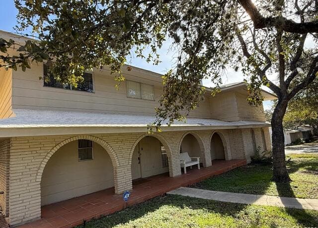 5-bedroom rental at 3714 Litchfield Dr. in San Antonio, TX — photo 2