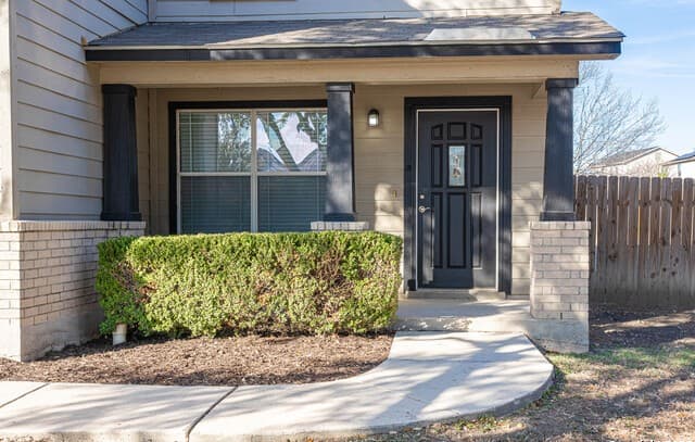 3-bedroom rental at 8803 Mesa in San Antonio, TX — photo 4