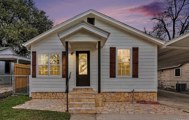 3-bedroom rental at 2039 Schley Ave in San Antonio, TX — photo 1