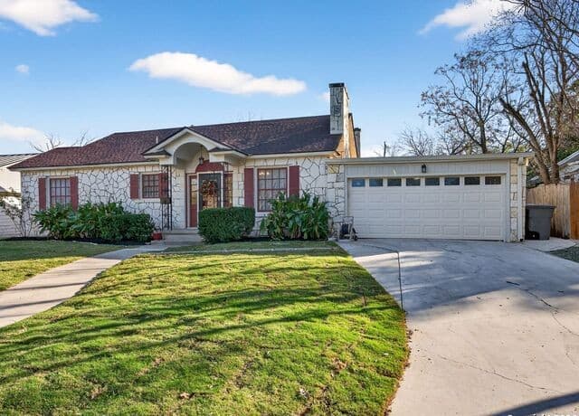 3-bedroom rental at 166 Lovera Blvd in San Antonio, TX — photo 5