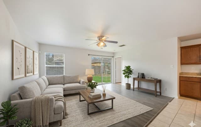 3-bedroom rental at 2735 Moon Rock in Converse, TX — photo 2