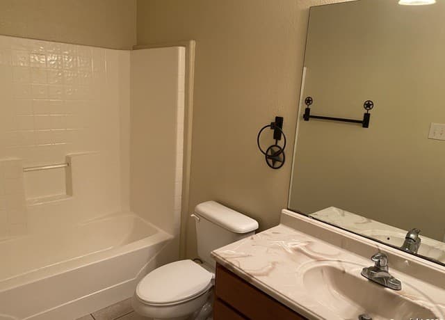 rental at 707 Dallas in Pleasanton, TX — photo 4
