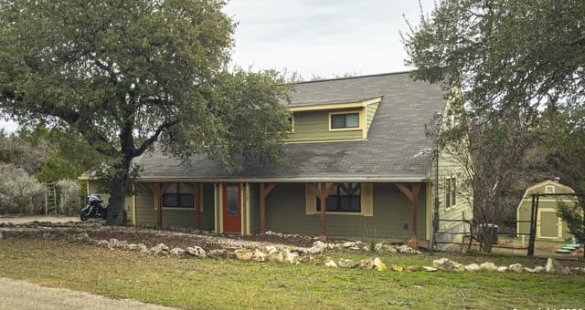 4-bedroom rental at 1609 Winding Creek in Spring Branch, TX — photo 4