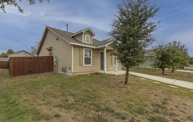 2-bedroom rental at 5915 Lady Ln. in San Antonio, TX — photo 2