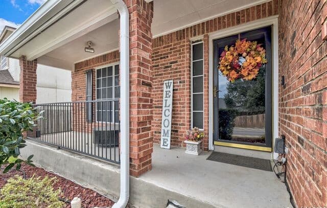 3-bedroom rental at 5207 Wood Glen in San Antonio, TX — photo 4