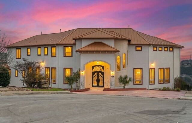 5-bedroom rental at 18002 Granite Hill in San Antonio, TX — photo 1