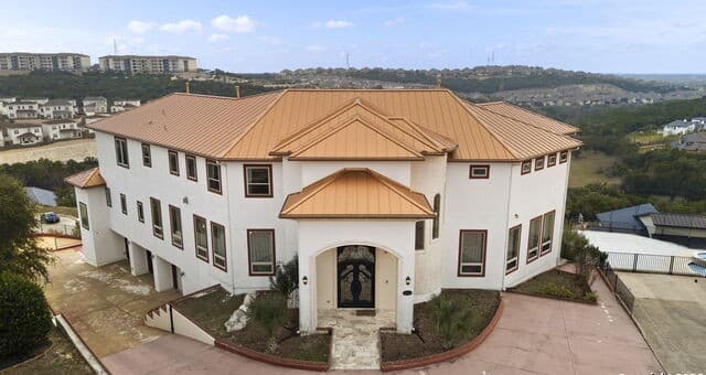 5-bedroom rental at 18002 Granite Hill in San Antonio, TX — photo 3
