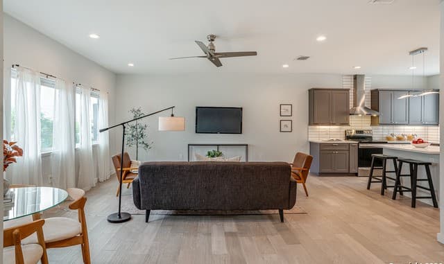 2-bedroom rental at 1226 Wyoming Unit 102 in San Antonio, TX — photo 3