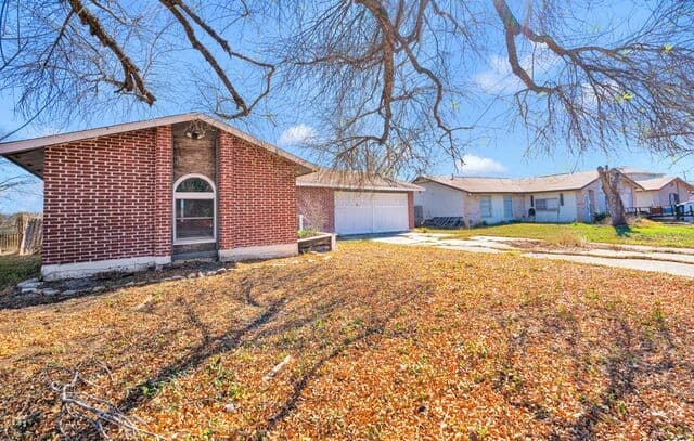 3-bedroom rental at 8118 Whistler in San Antonio, TX — photo 2