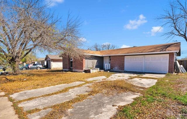 3-bedroom rental at 8118 Whistler in San Antonio, TX — photo 3