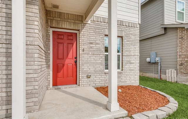 4-bedroom rental at 4111 Hidden Hollow Isle in Von Ormy, TX — photo 3