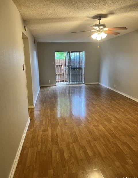 1-bedroom rental at 923 Vance Jackson in San Antonio, TX — photo 3