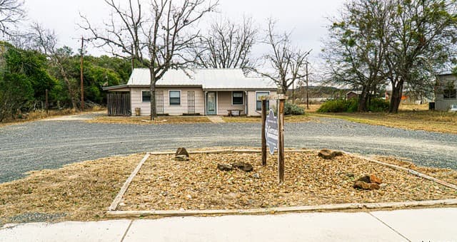 3-bedroom rental at 730 N Main in Utopia, TX — photo 1
