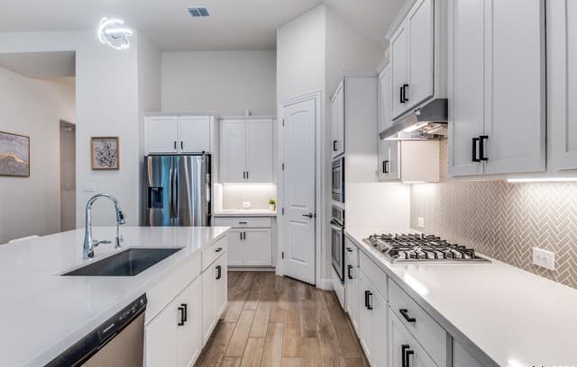 4-bedroom rental at 110 Stablewood Ct in Boerne, TX — photo 4